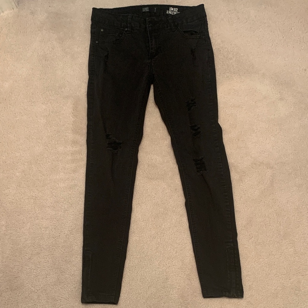 Low-Rise Black Ankle Zip Skinny Pants